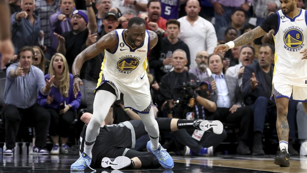 Draymond Green sent off as Kings lead 2-0 in series against Warriors
