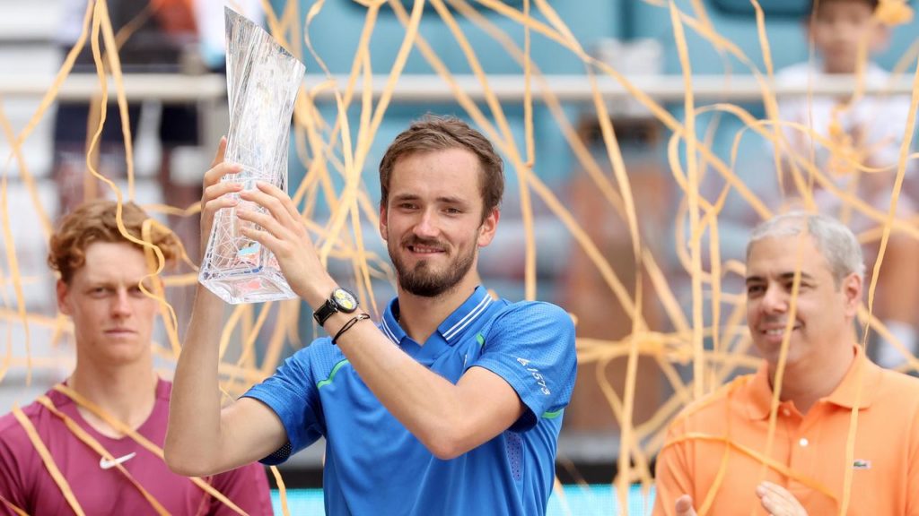 Medvedev defeats Sinner to win Miami Open for the first time