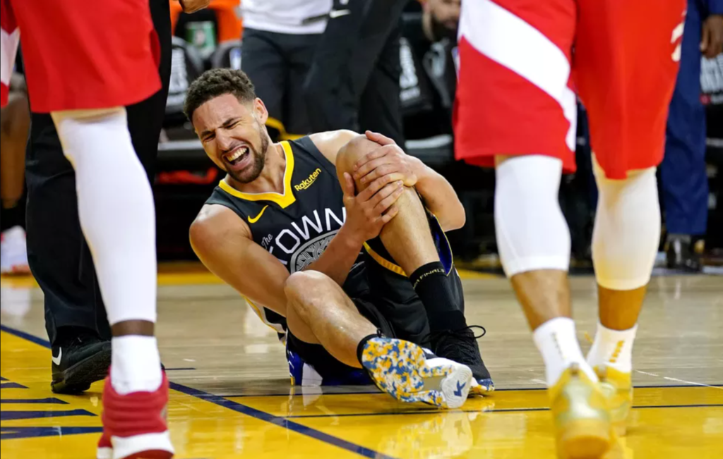 Klay Thompson está fora do jogo crucial contra o Thunder, devido a lesão nas costas