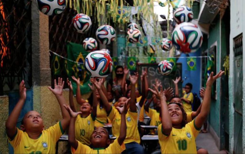 Spanish police arrest three groups that sold fake stardom to Brazilian players