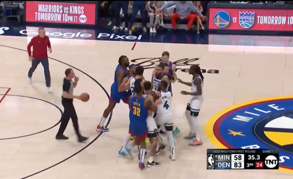 Nuggets dominam Timberwolves enquanto Braun e Anderson brigam na quadra (vídeo)