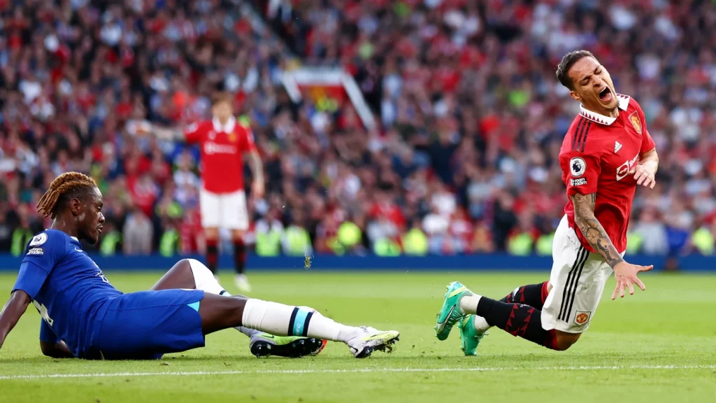 O Manchester United teme que Antony fique afastado por dois meses com a mesma lesão no tornozelo que sofreu no ano passado
