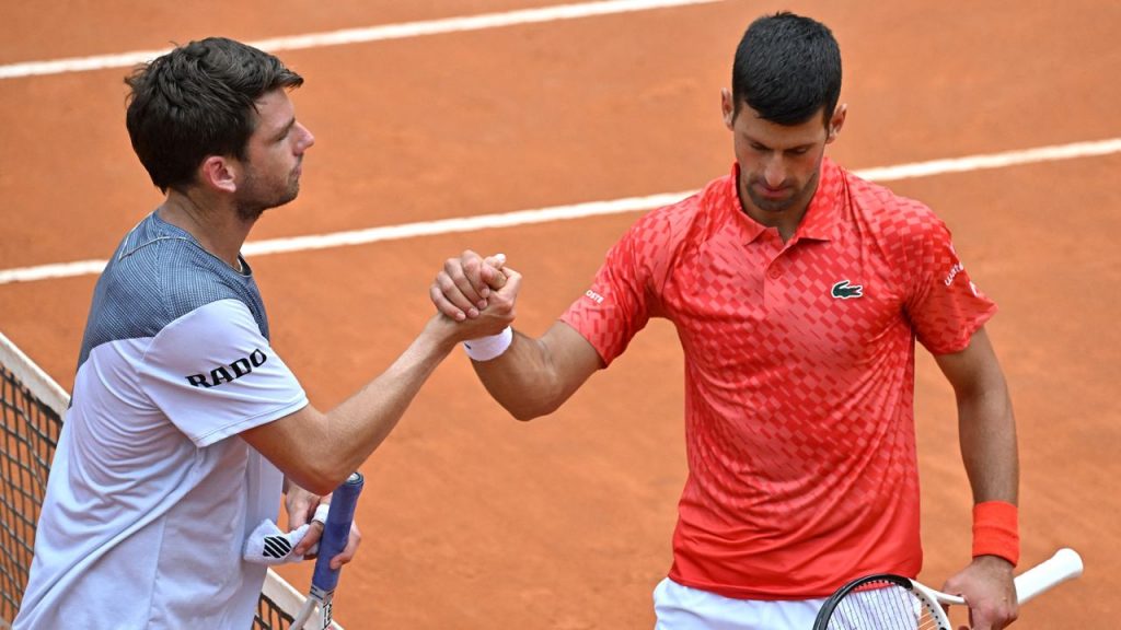 Djokovic vence a Cameron Norrie en sets corridos y Swiatek alcanza los cuartos de final