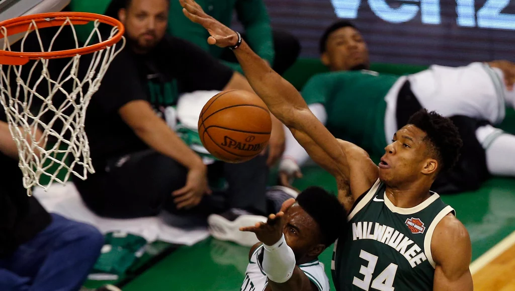 Giannis Antetokounmpo sends a strong message to the NBA after being excluded from the All-Defensive team