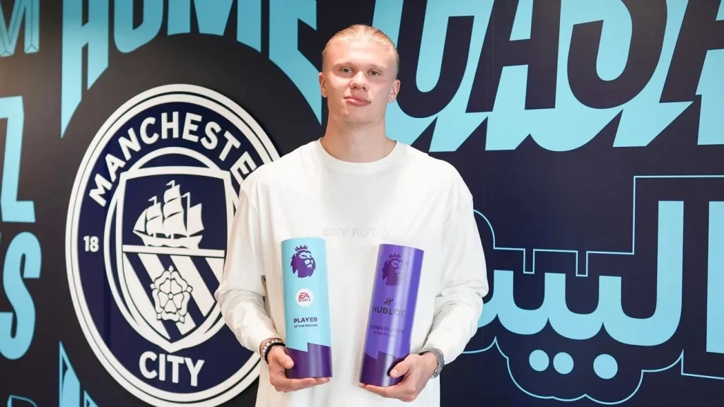 Erling Haaland hace historia con una doble victoria en los premios de la Premier League