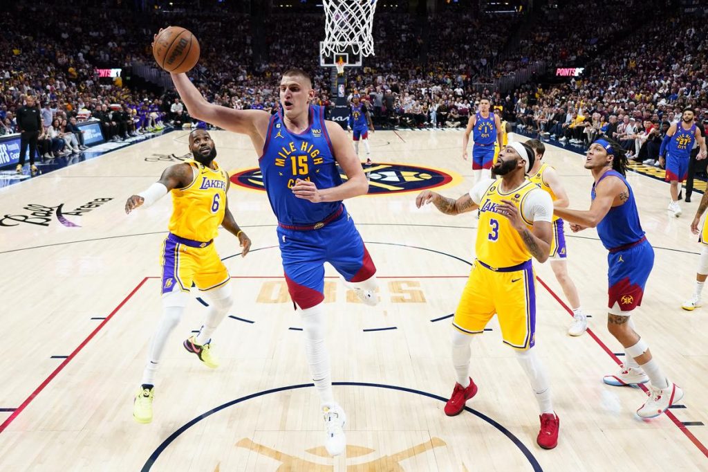 Denver Nuggets obtém vitória no Jogo 1 sobre o LA Lakers, nas finais da Conferência Oeste