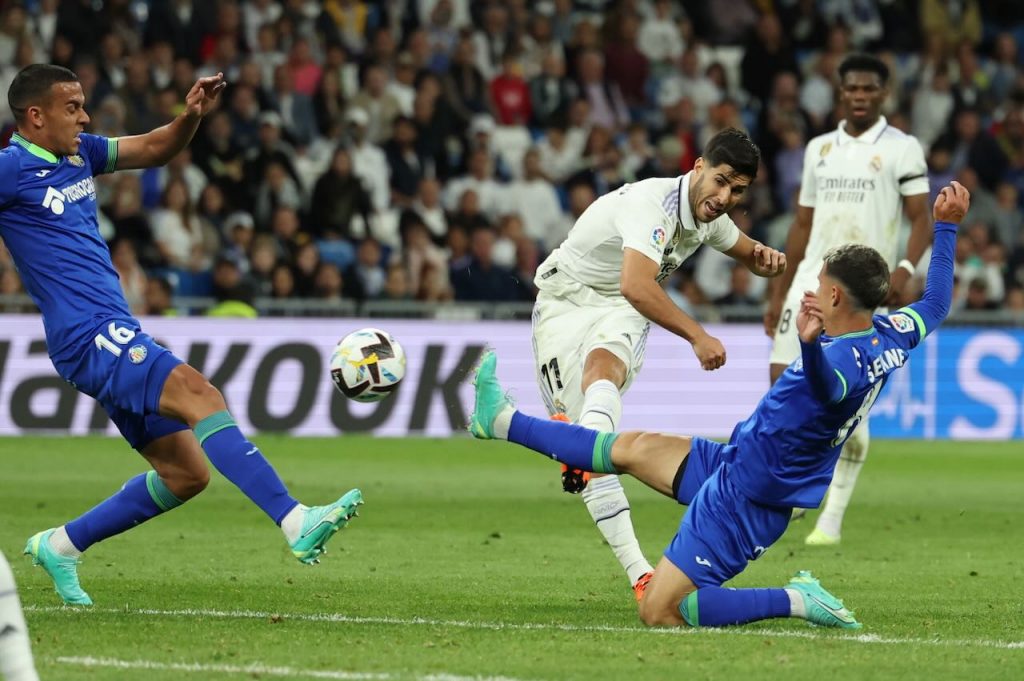 O gol de Asensio atrasa as comemorações do Barcelona; o Milan perde para o Spezia