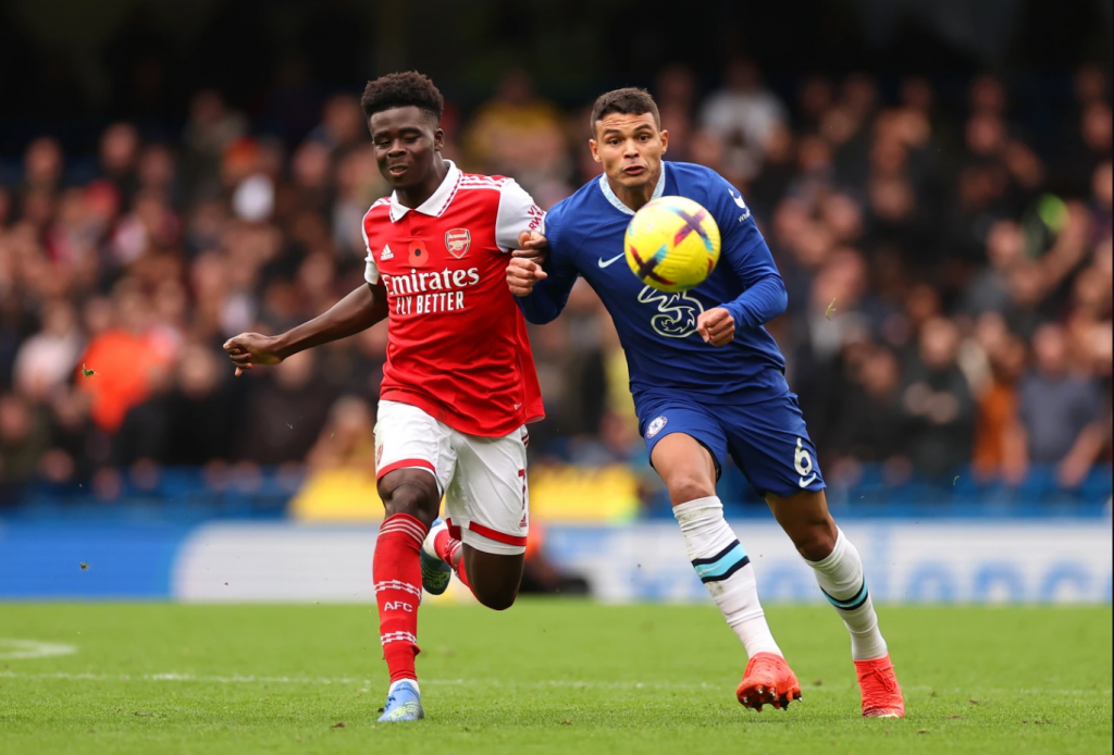 Odegaard e Xhaka brilham e Arsenal derrota o Chelsea