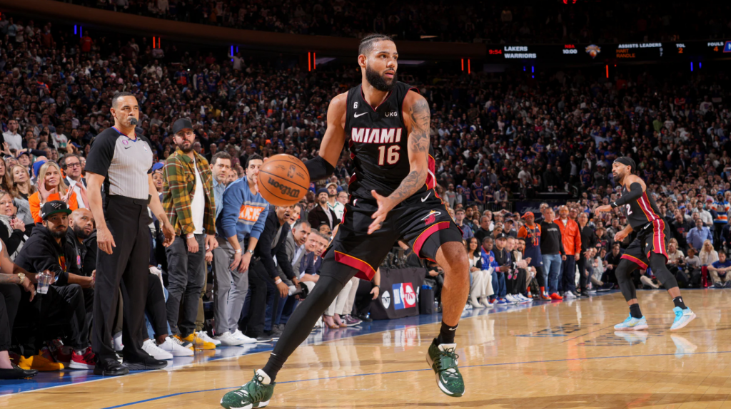 Resumo dos playoffs da NBA: Knicks empatam com Heat, Lakers vencem Warriors