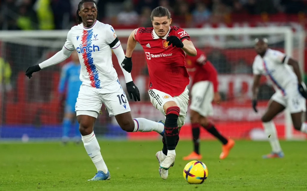 O meio-campista do Manchester United, Marcel Sabitzer, está fora do resto da temporada, devido a uma lesão no joelho