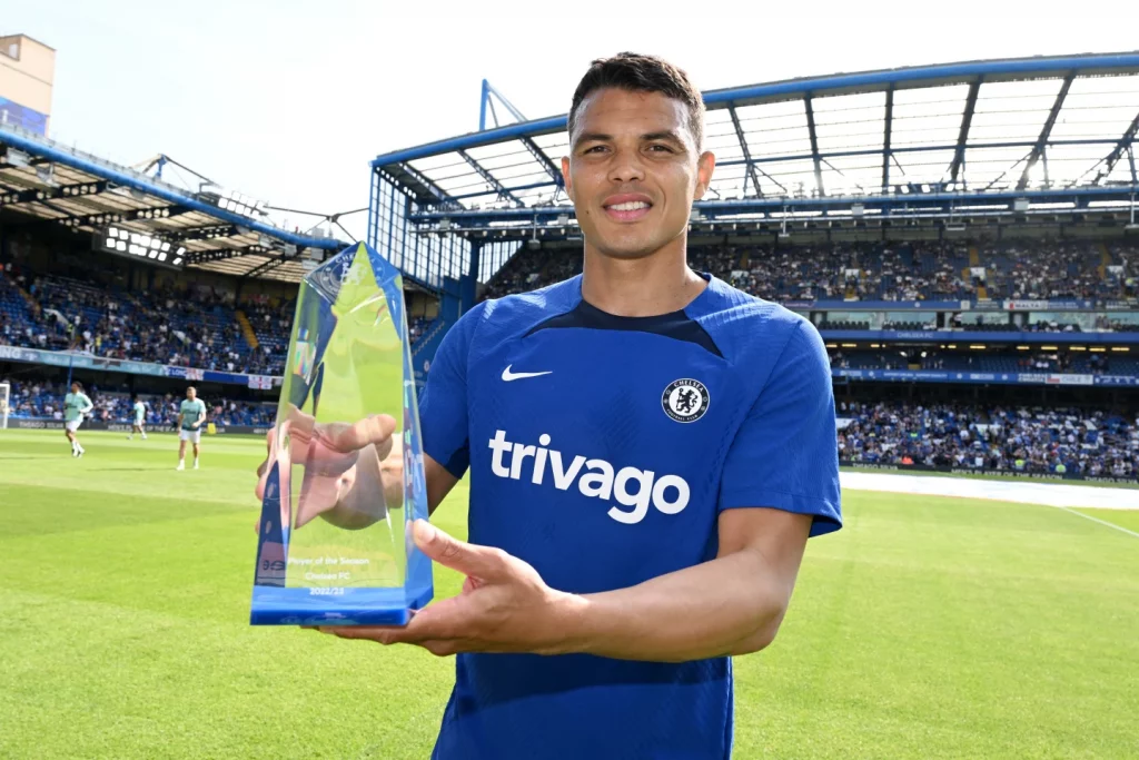 O zagueiro brasileiro Thiago Silva foi eleito o melhor jogador da temporada pelo Chelsea