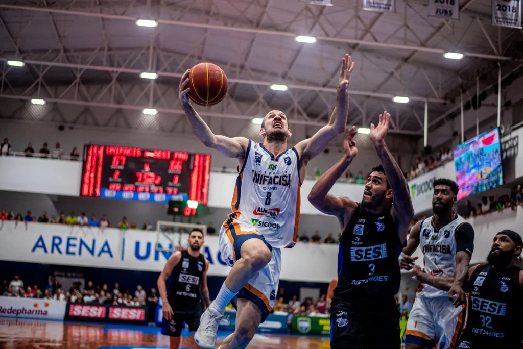 Minas e Franca venceram a série das quartas de final, avançando para as semifinais do NBB
