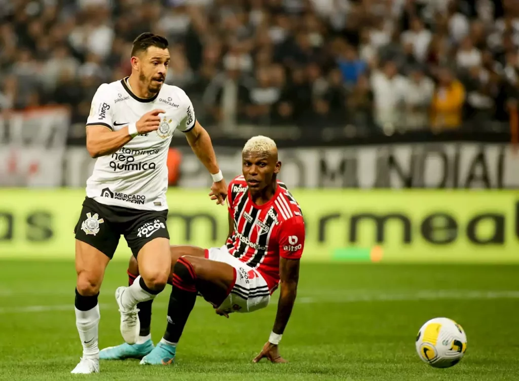 Resumo do Campeonato Brasileiro da Série A: Atlético-MG e Fluminense vencem, enquanto Palmeiras e Red Bull Bragantino dividem pontos