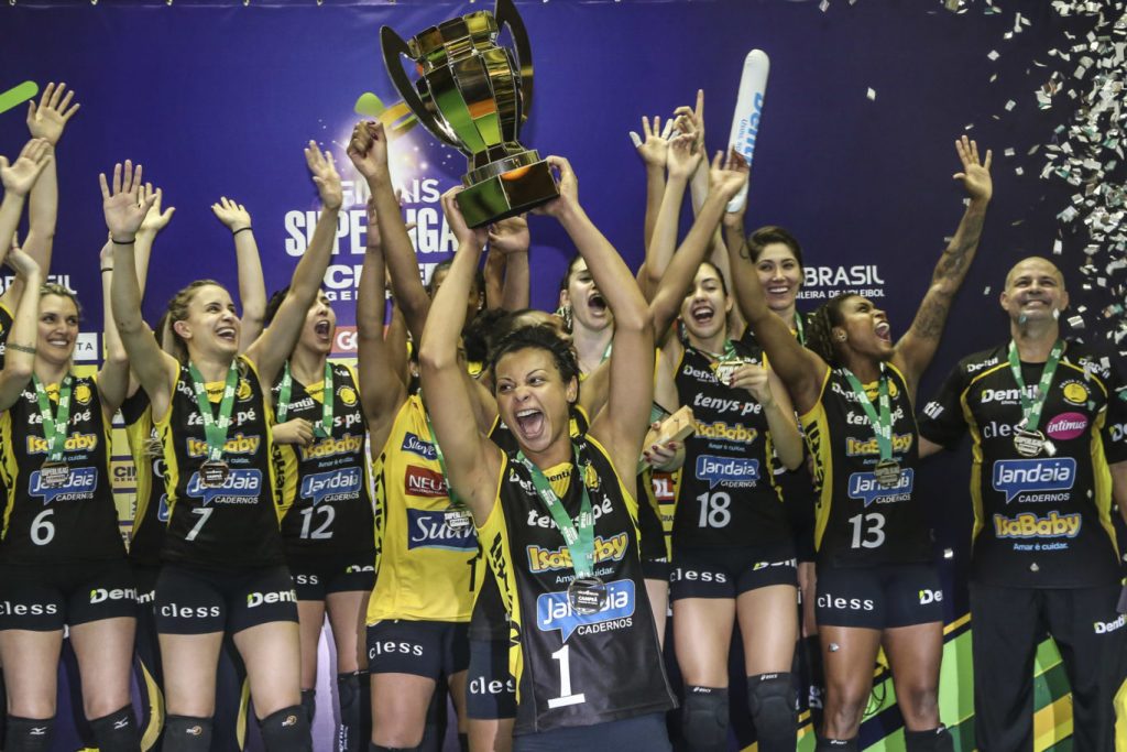 Praia Clube faz história com atuação dominante e conquista o título da Superliga
