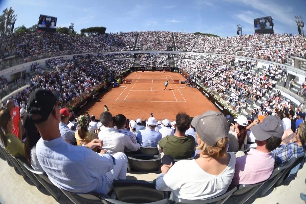 Holger Rune vence Casper Ruud, Medvedev supera Tsitsipas para chegar à final de Roma