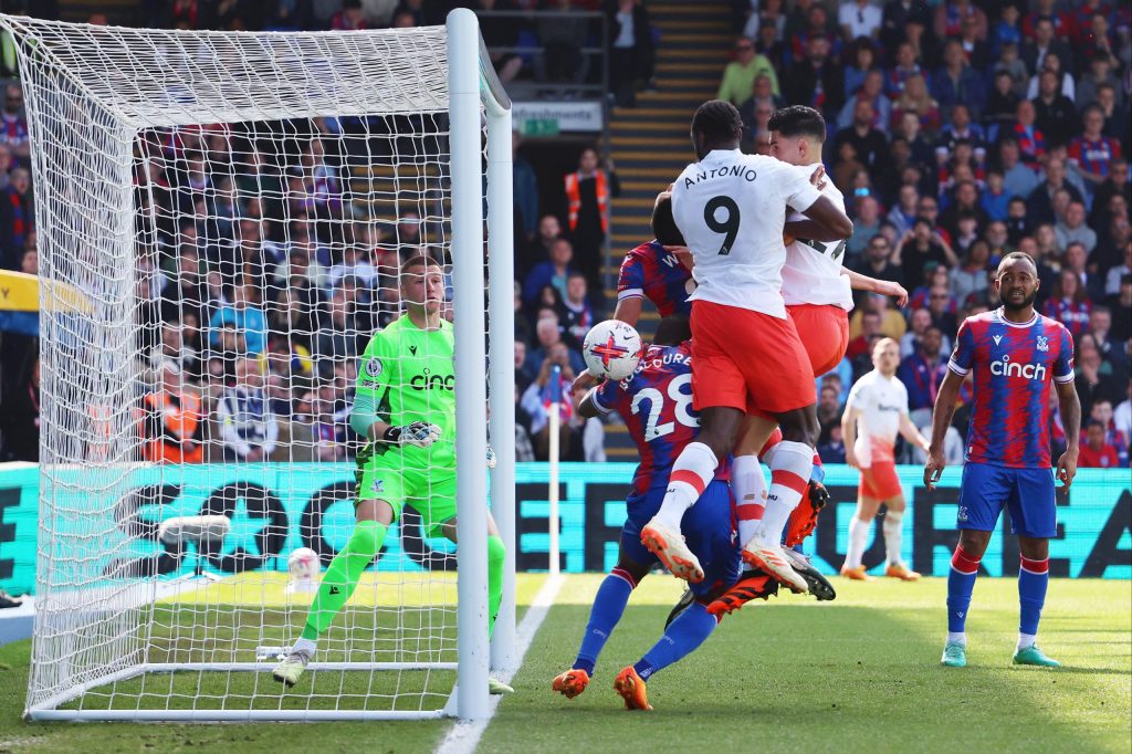 Premier League: Brighton goleia, Palace vence o West Ham