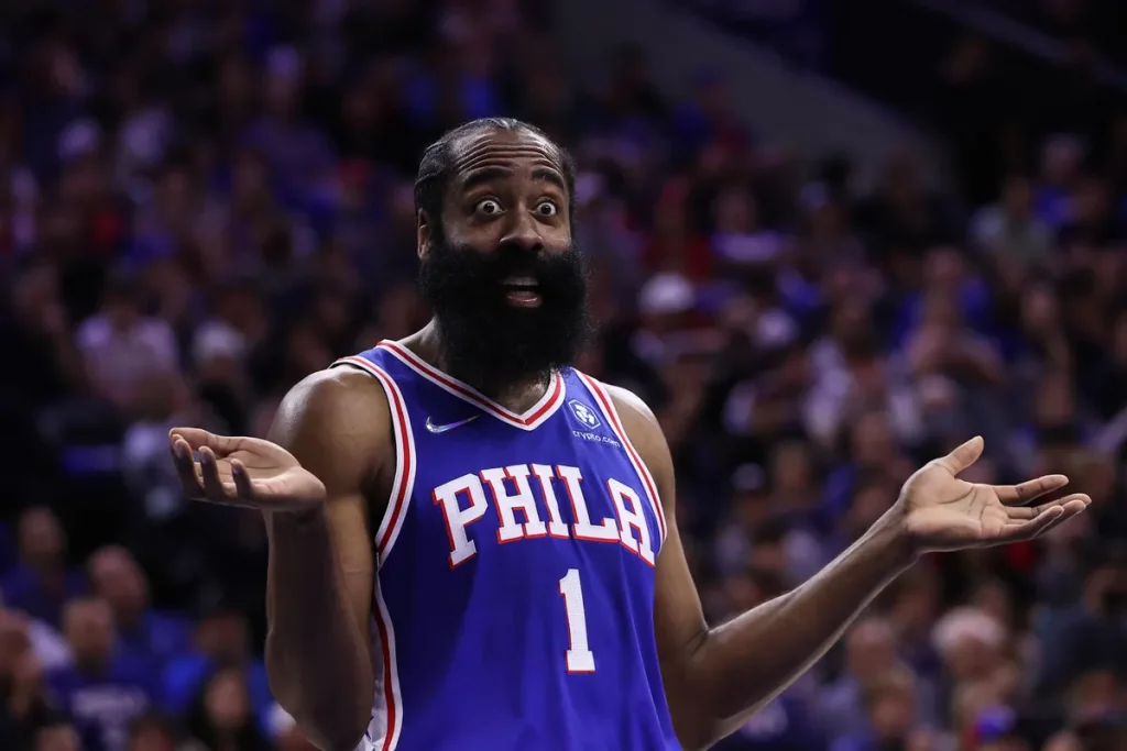 A iminente decisão de James Harden sobre sua liberdade de ação provoca um frenesi na NBA