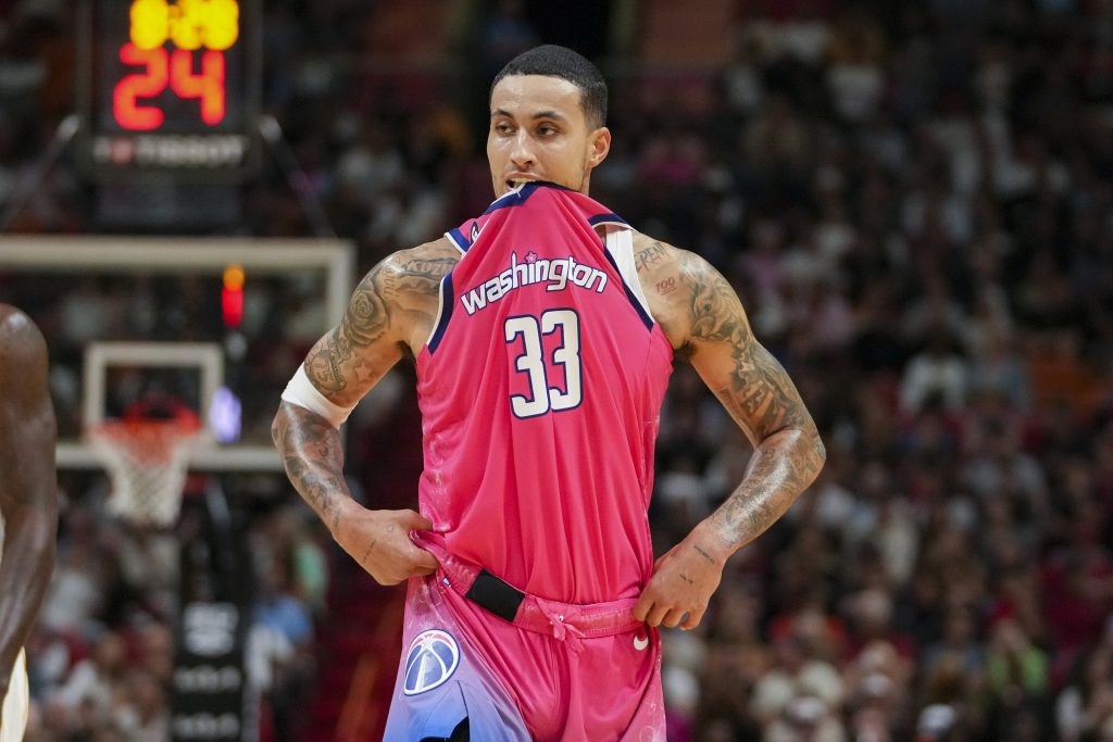 Kyle Kuzma, vinculado a Houston Rockets e Indiana Pacers en busca de libertad