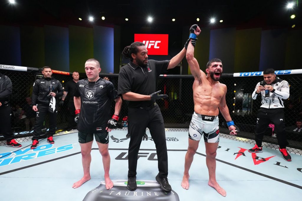 Amir Albazi eclipsou Kai Kara-France em uma polêmica vitória por decisão dividida no UFC Vegas 74