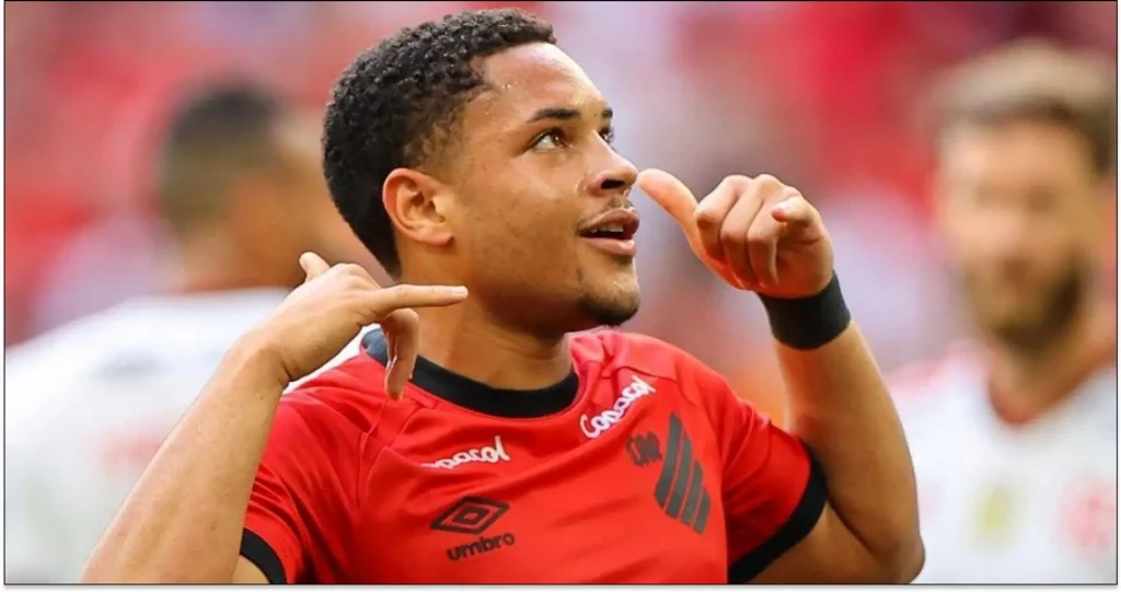 Vitor Roque, astro brasileiro, não deve se mudar para o Barcelona, já que Xavi confirma outras prioridades