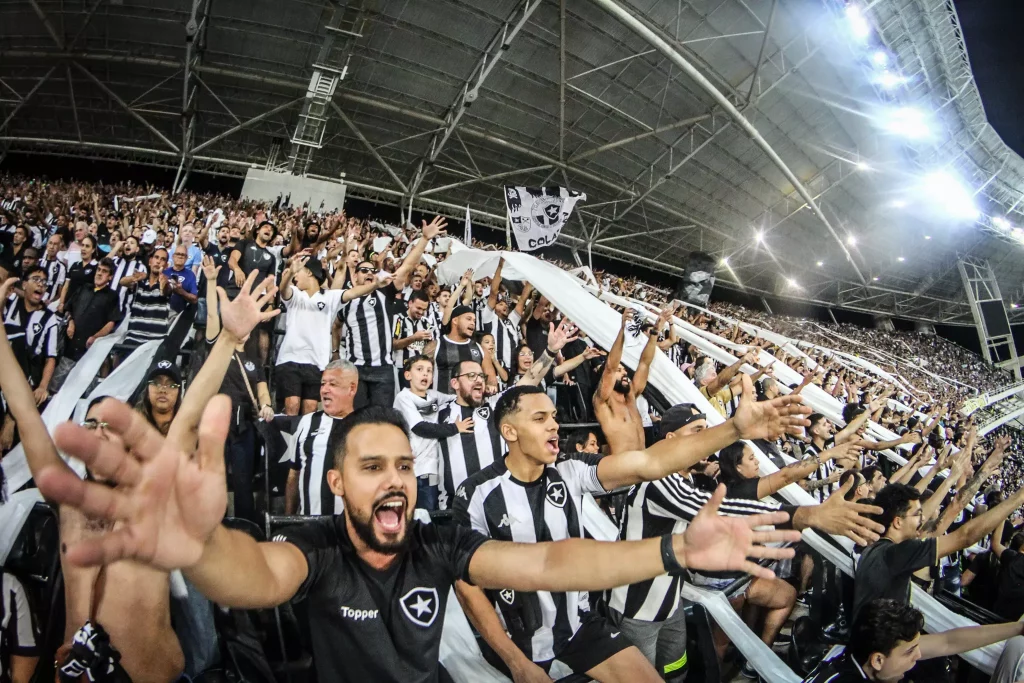 Can Fluminense climb to second place while Botafogo try to extend their dominance?