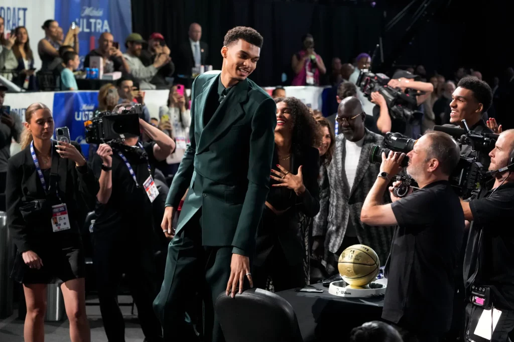 Los San Antonio Spurs hacen historia al elegir al fenómeno francés Victor Wembanyama con la primera elección del Draft de la NBA