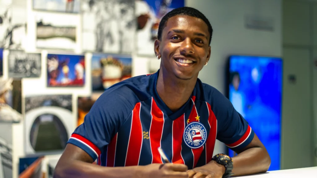 Ashley Young, experimentado activista, fichará por el Everton en medio del interés de Oriente Medio