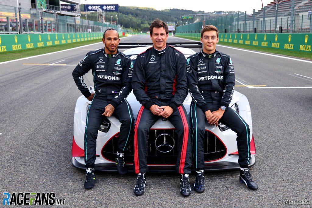 O futuro de Lewis Hamilton na Fórmula 1 será resolvido em breve, diz o diretor da equipe Mercedes