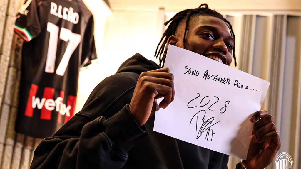 Rafael Leão, astro do Milan, assina contrato de cinco anos com o gigante da Série A