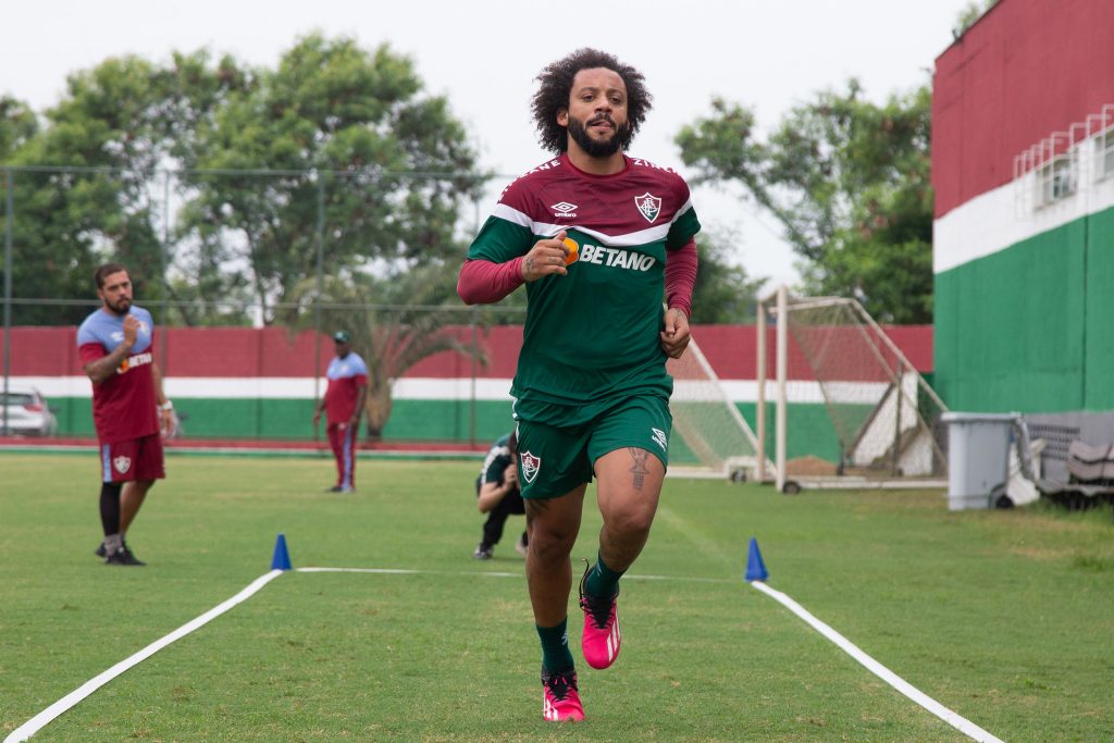 Marcelo se reincorpora a los entrenamientos del Fluminense