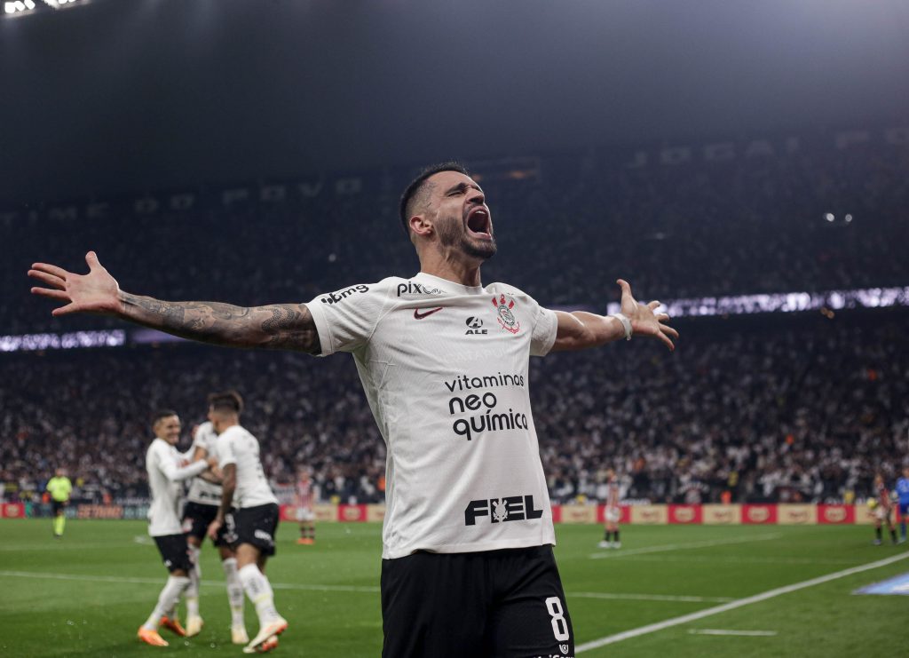 Renato Augusto exudes joy and dedication after Corinthians’ win against São Paulo (video)