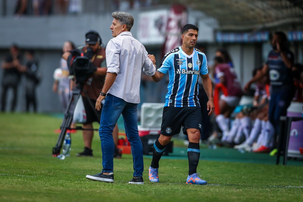 El Grêmio se impone al Atlético-MG (1-0) mientras la saga del traspaso de Luis Suárez domina los titulares (vídeo)