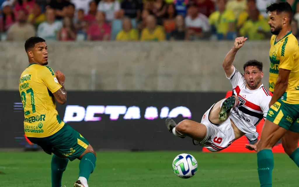 16ª jornada de la Serie A brasileña: Flamengo, Palmeiras, Cuiabá y Grêmio logran victorias vitales (vídeo)