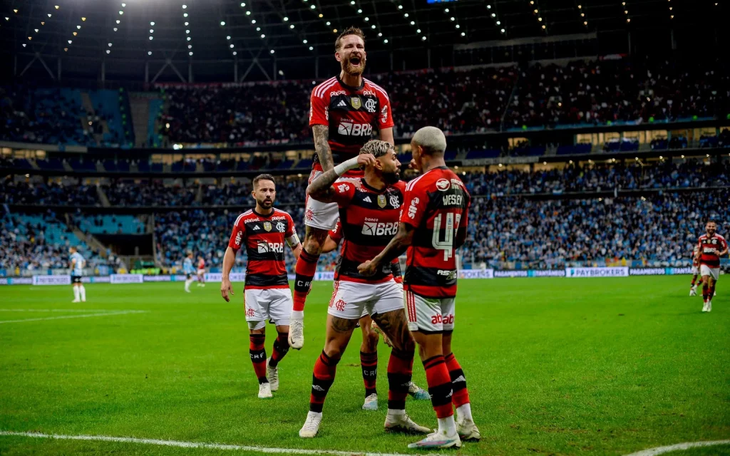 Grêmio é punido por finalização medíocre e o impiedoso Flamengo vence por 2 a 0 na semifinal da Copa do Brasil (vídeo)