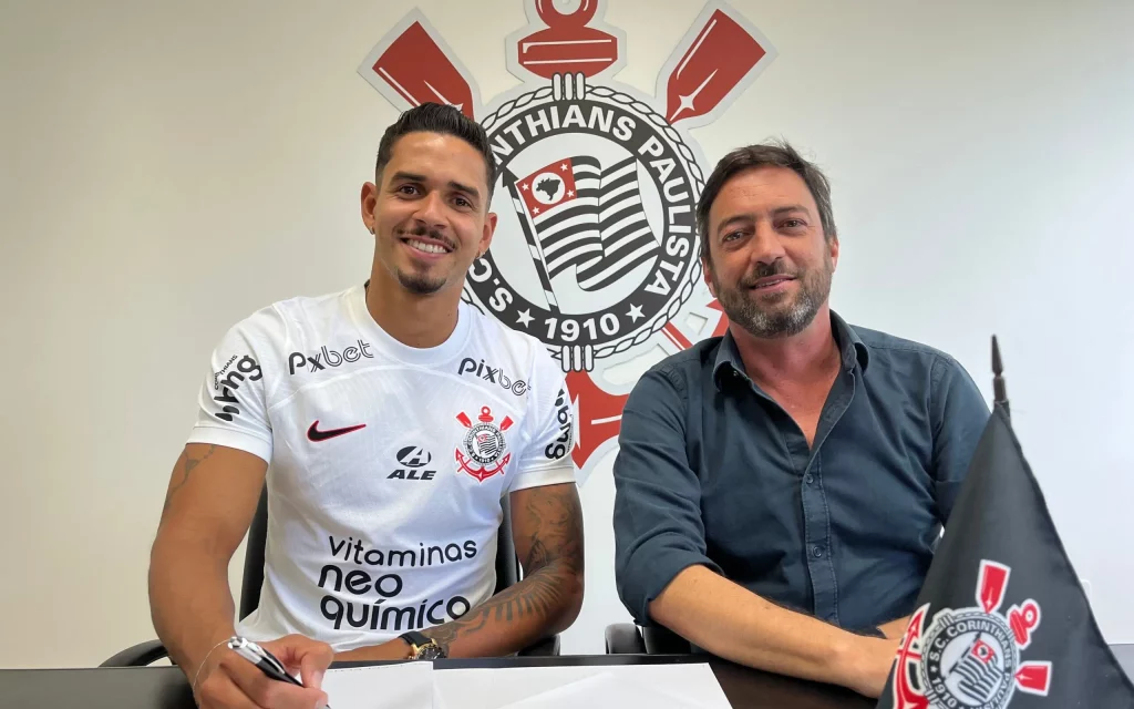 Defender draws attention by promising to emulate Chicão’s legacy after Corinthians transfer decision