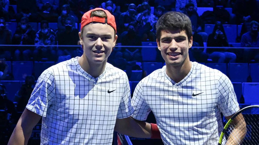Carlos Alcaraz y Daniil Medvedev se aseguran un puesto en semifinales de Wimbledon, Sabalenka y Jabeur dominan los cuartos femeninos