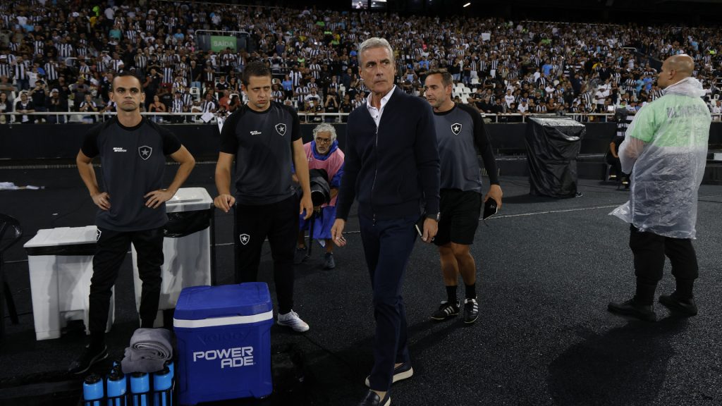 League leaders Botafogo are without a coach.