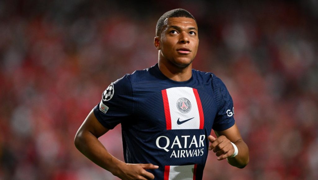 Rumores sobre transferências: Os planos de contrato de Mbappe, o interesse saudita de Raphinha, o vínculo de Vlahovic com o Real Madrid e a oferta do United por Hojlund