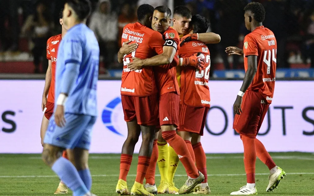 O Internacional venceu o Bolívar no jogo de ida das quartas de final da Copa Libertadores, fora de casa (vídeo)