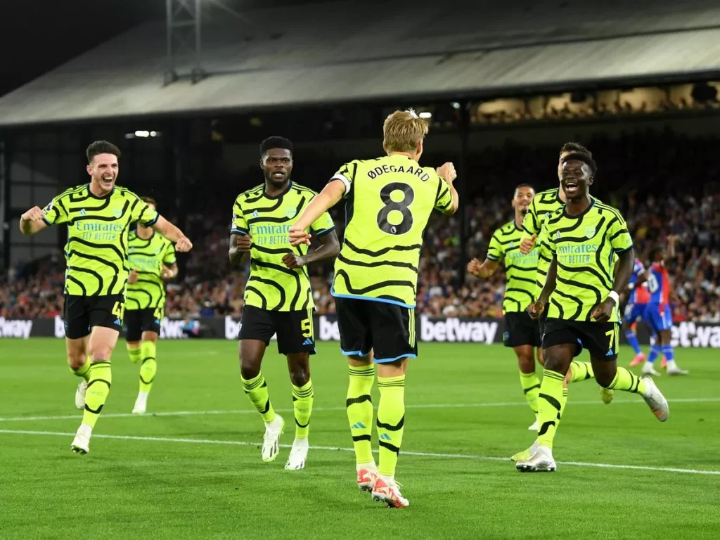O Arsenal venceu o Crystal Palace fora de casa, jogando em minoria por meia hora (vídeo)