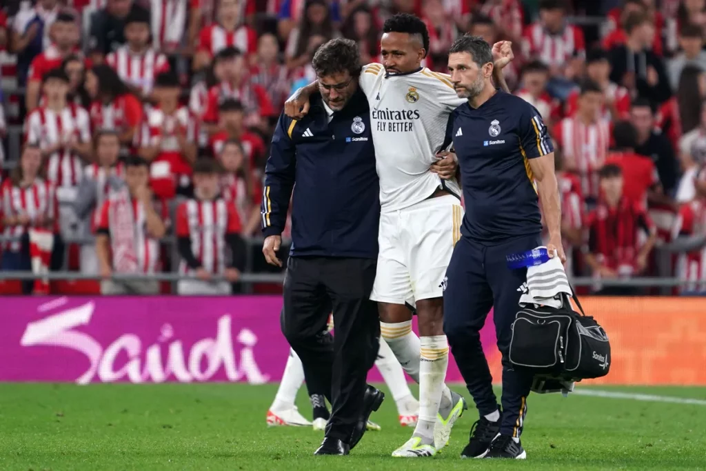 Se agravan los problemas de lesiones del Real Madrid; Éder Militão, baja de larga duración por una lesión en el ligamento cruzado anterior.