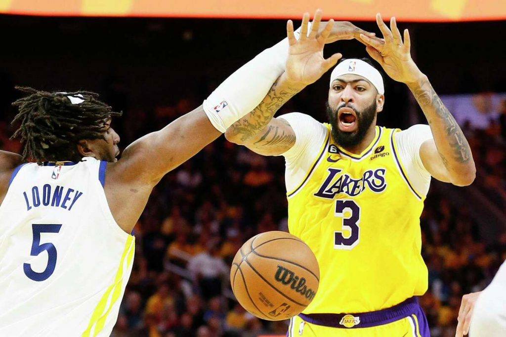Anthony Davis se compromete com o Los Angeles Lakers com uma extensão de contrato de US$ 186 milhões