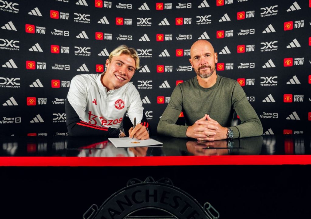O Manchester United confirma a contratação de Rasmus Hojlund, da Atalanta, por 72 milhões de libras esterlinas