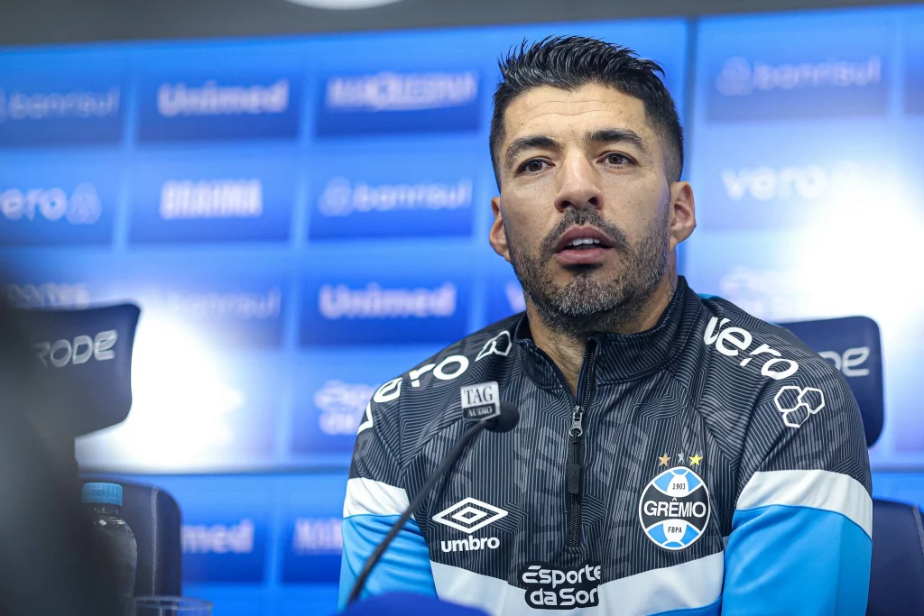 Luis Suárez revela que sus problemas de rodilla le impedirán jugar en la Serie A esta temporada (vídeo)