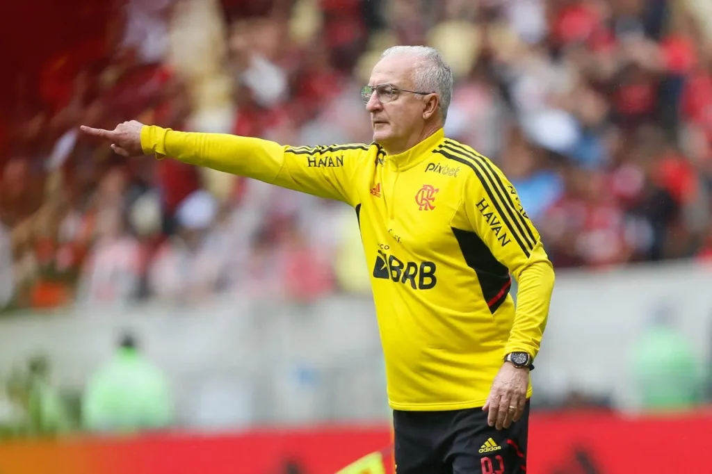 Dorival Júnior dá pistas sobre a estreia de Lucas Moura contra o Atlético Mineiro; Tiago deve ficar de fora