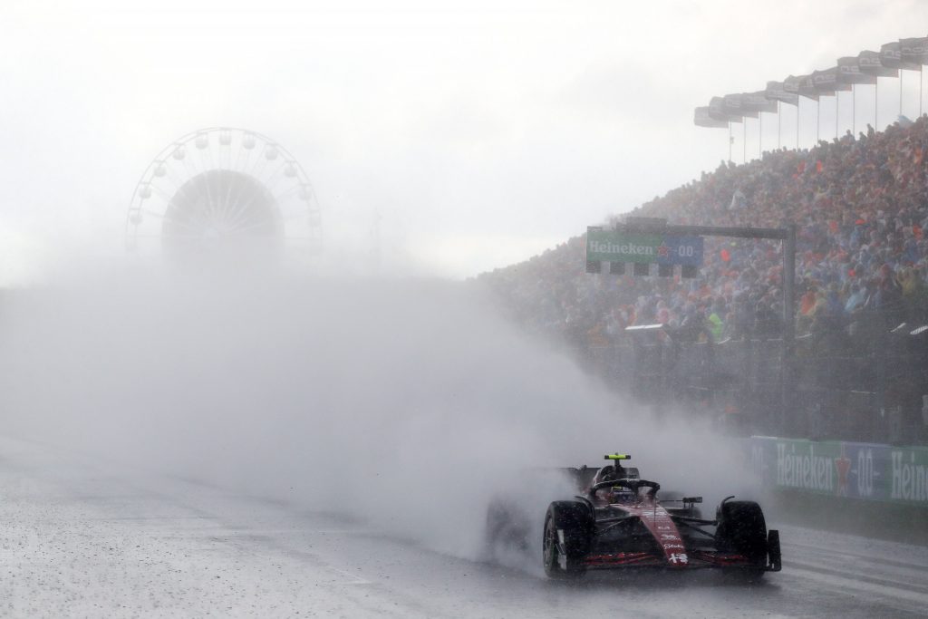 Triunfo de Verstappen sob chuva: a nona vitória consecutiva no Grande Prêmio da Holanda iguala o recorde