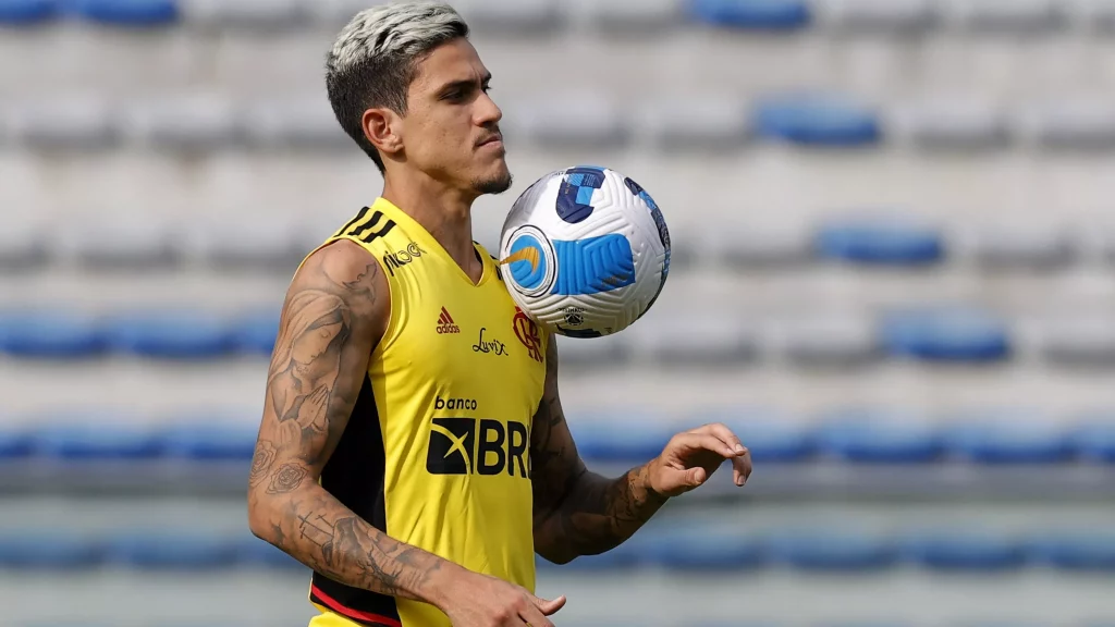 Flamengo striker Pedro will miss the Copa Libertadores match against Olimpia due to suspension