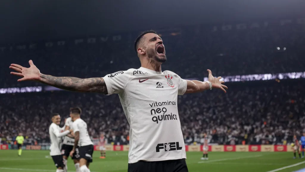 Corinthians presidential candidate criticizes the club’s policy of selling players