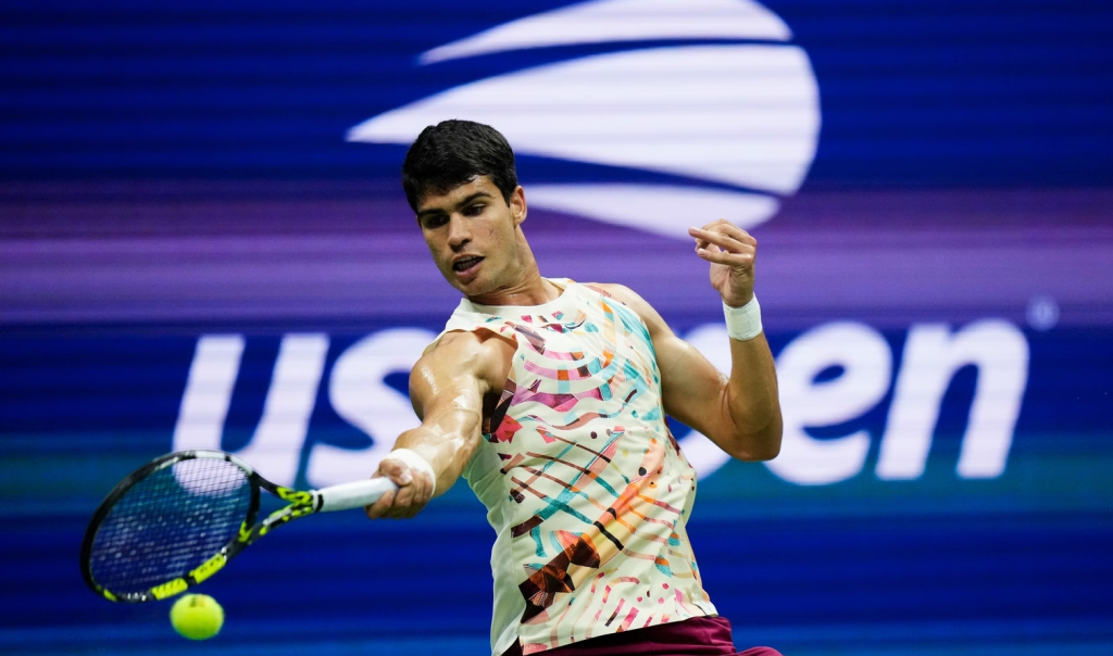 US Open: Carlos Alcaraz pasa a segunda ronda tras la retirada de Dominik Koepfer por una desafortunada lesión
