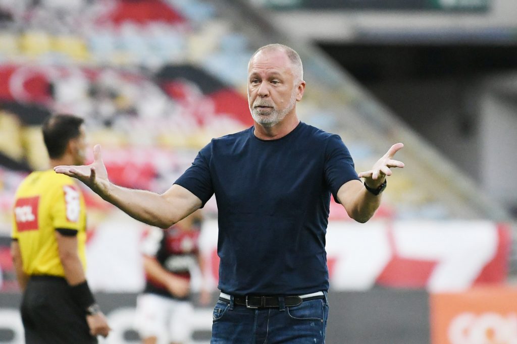 Mano Menezes reveals that he is negotiating a contract with a Saudi Arabian club